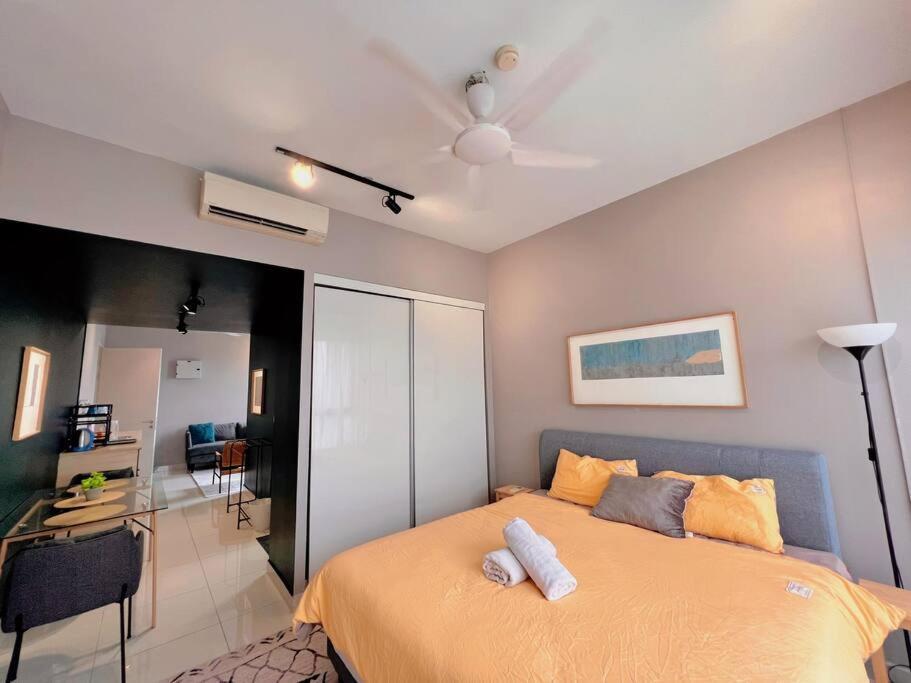 Studio Staycation D'Sara @ Linked Mrt, Near Thomson Hospital & Sungai Buloh Hospital Exterior photo
