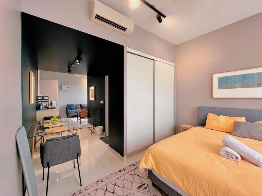 Studio Staycation D'Sara @ Linked Mrt, Near Thomson Hospital & Sungai Buloh Hospital Exterior photo