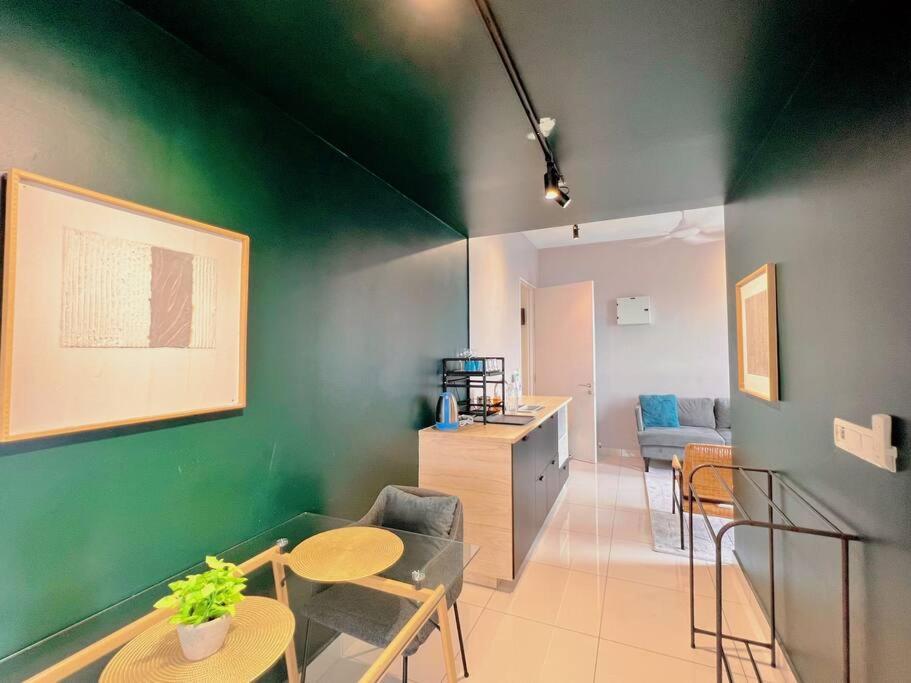 Studio Staycation D'Sara @ Linked Mrt, Near Thomson Hospital & Sungai Buloh Hospital Exterior photo