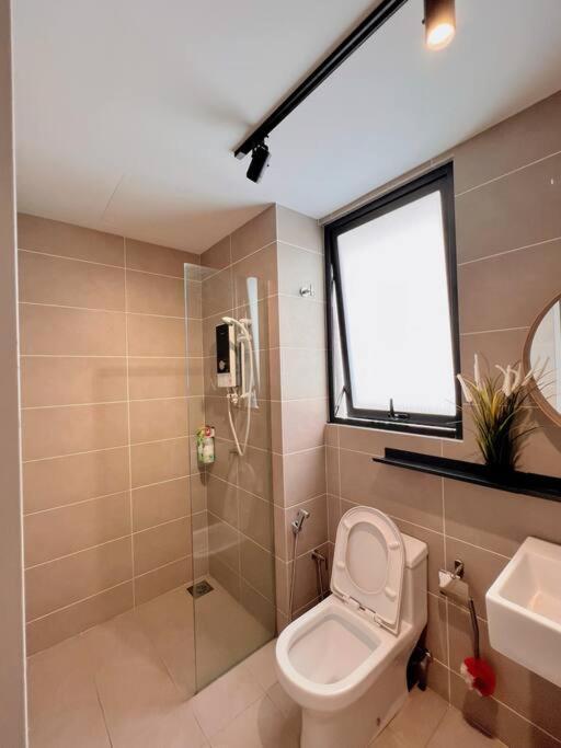 Studio Staycation D'Sara @ Linked Mrt, Near Thomson Hospital & Sungai Buloh Hospital Exterior photo